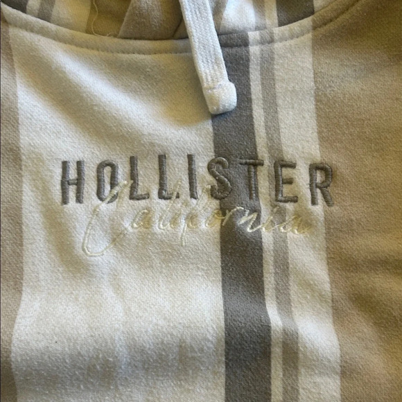 Hollister Men's Gray and Cream Striped Hoodie - Picture 2 of 3